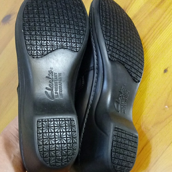 Clarks slip resistant black shoes size 9.5 - Picture 7 of 8